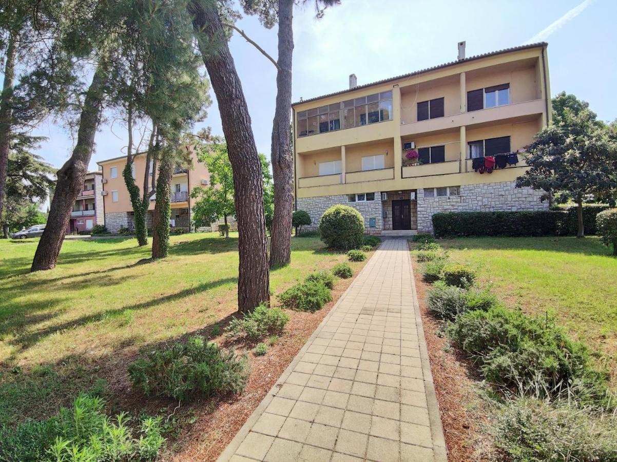 Apartment Leo Umag Exteriör bild